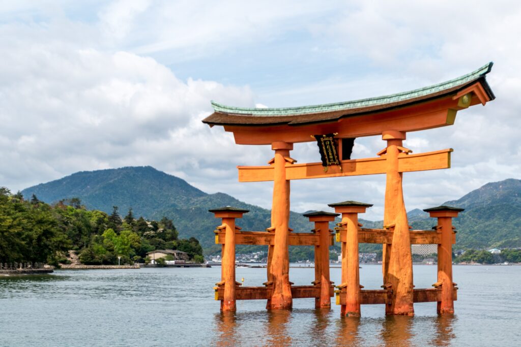 the famous floating torii gate in miyajima